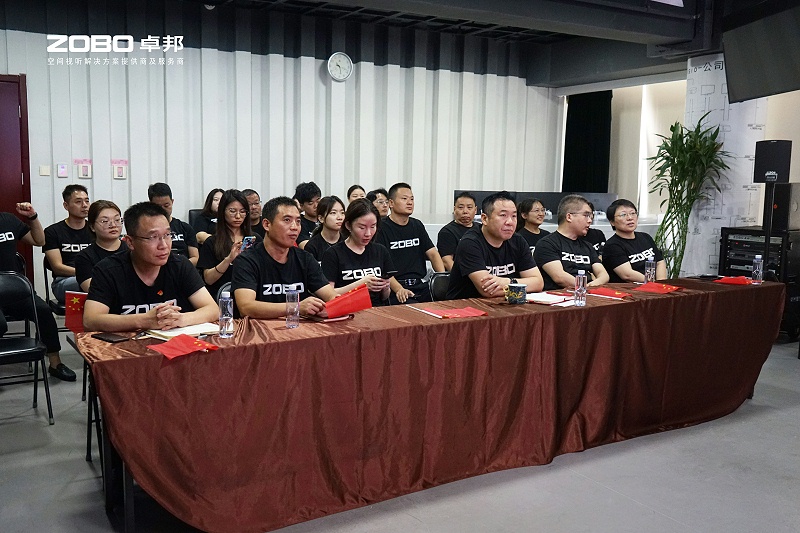 ZOBO桃子视频APP团队观看阅兵：一场声光视讯科技的盛宴，一次团队精神的洗礼