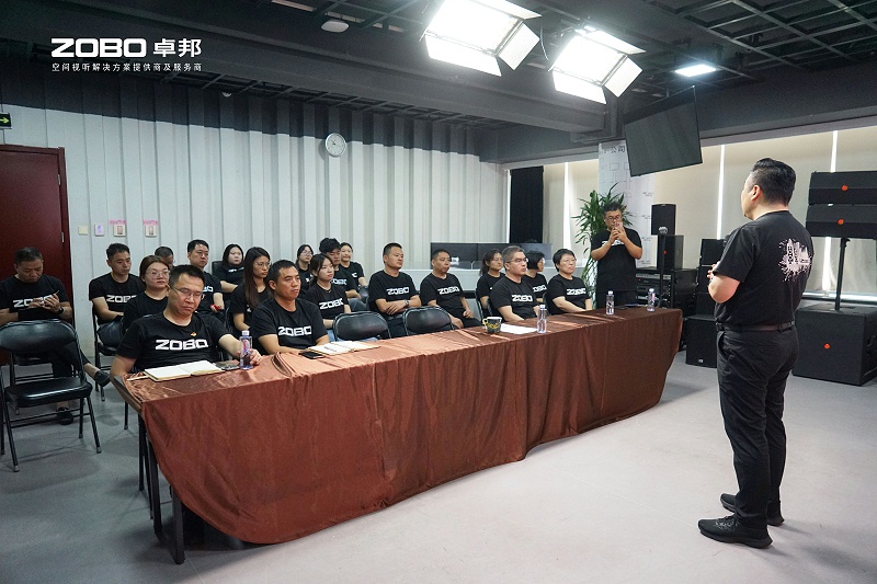 ZOBO桃子视频APP团队观看阅兵：一场声光视讯科技的盛宴，一次团队精神的洗礼