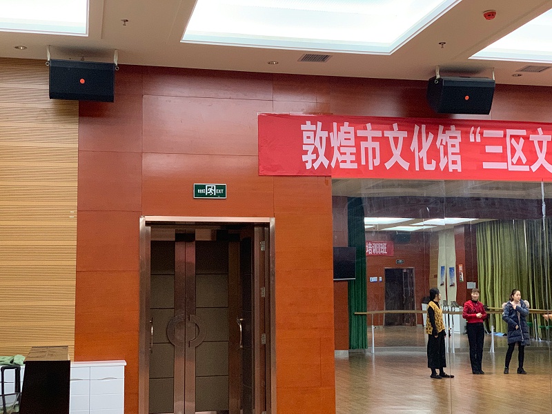 舞台桃子视频污在舞台美术中的作用