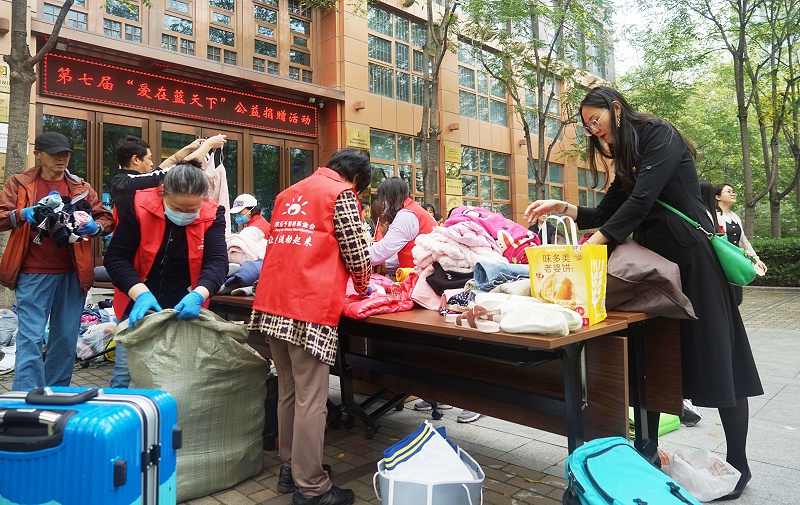 3发挥党员先锋模范作用 ZOBO桃子视频APP第七届“爱在蓝天下”公益捐赠