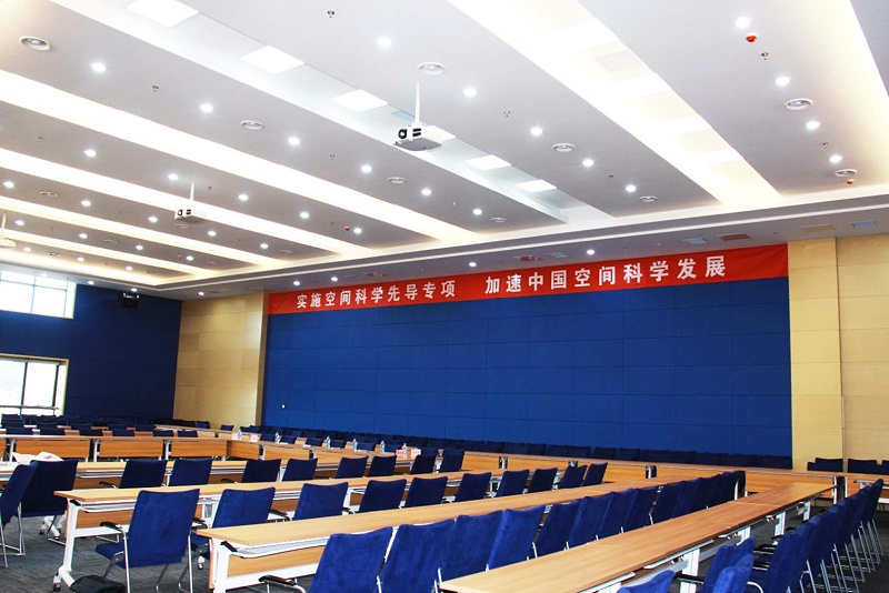会议室桃子视频污设备连接时如何避免电流声
