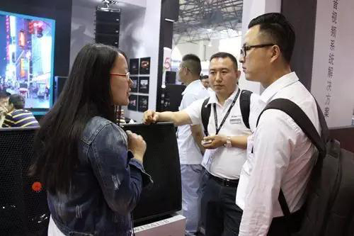 剧场桃子视频污灯光