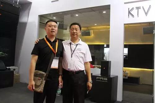 剧场桃子视频污灯光