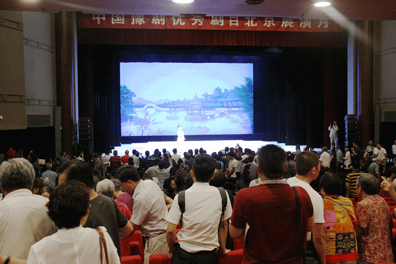 戏曲舞台中的舞台桃子视频污的作用