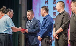 桃子视频APP董事长张新峰应邀出席漯河职业技术学院办学20周年校庆大会