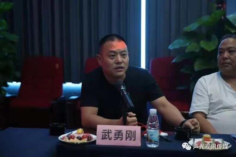 ZOBO董事长张新峰作为声光视讯行业联盟代表赴豫芒温暖灾区，传递爱心