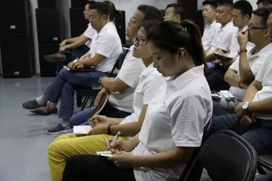 ZOBO桃子视频APP年中员工培训