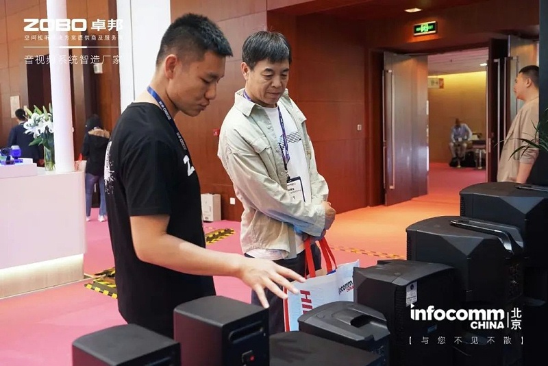 8聚焦展会盛况丨北京infocomm展 ZOBO桃子视频APP新品亮相第二天 热度依旧不减 好评如潮