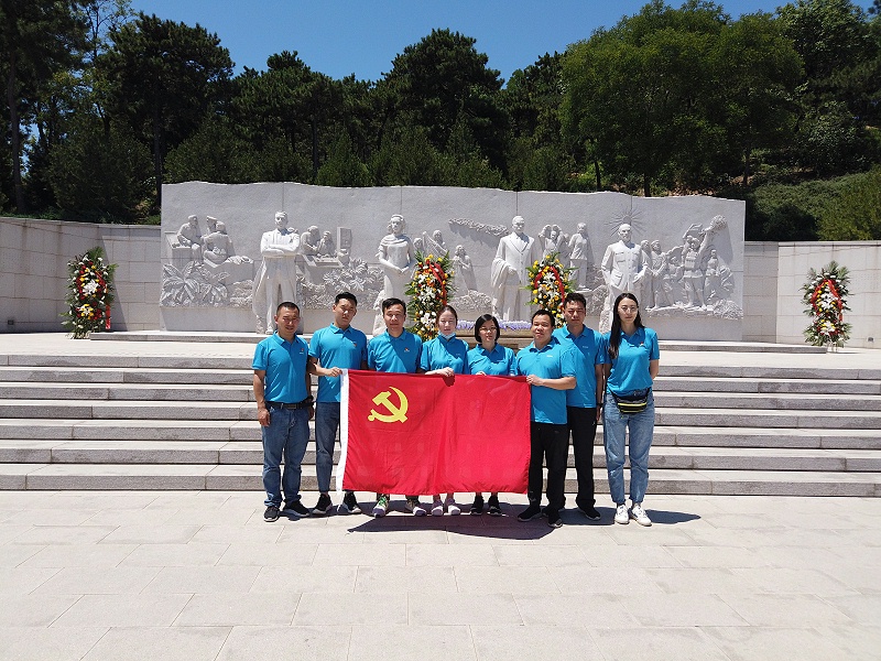 “缅怀先烈 传承初心”—ZOBO桃子视频APP党支部参观无名英雄纪念碑活动