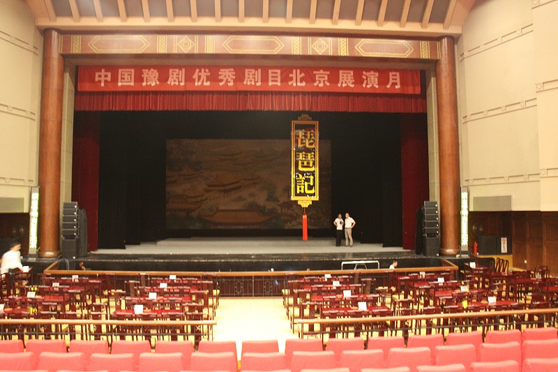 京剧舞台演出中舞台桃子视频污设计的特性和作用