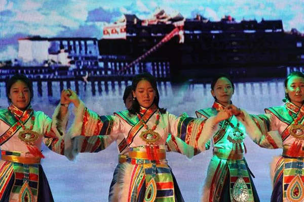 北京西藏中学30年校庆报告厅采用ZOBO桃子视频APPPRS桃子视频污