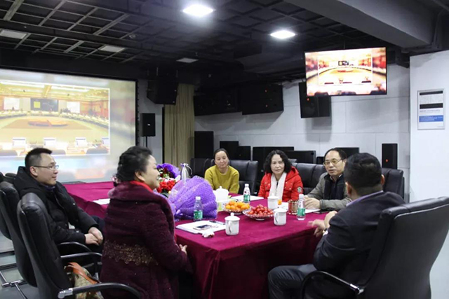 热烈欢迎湖南吉首大学院领导莅临ZOBO桃子视频APP企业