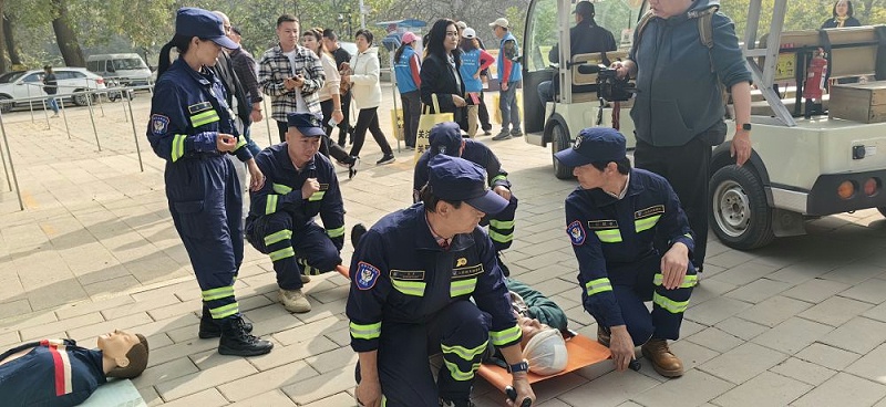 PRS桃子视频污为北京人防浩天志愿者救援队潭柘寺服务站成立揭牌仪式保驾护航