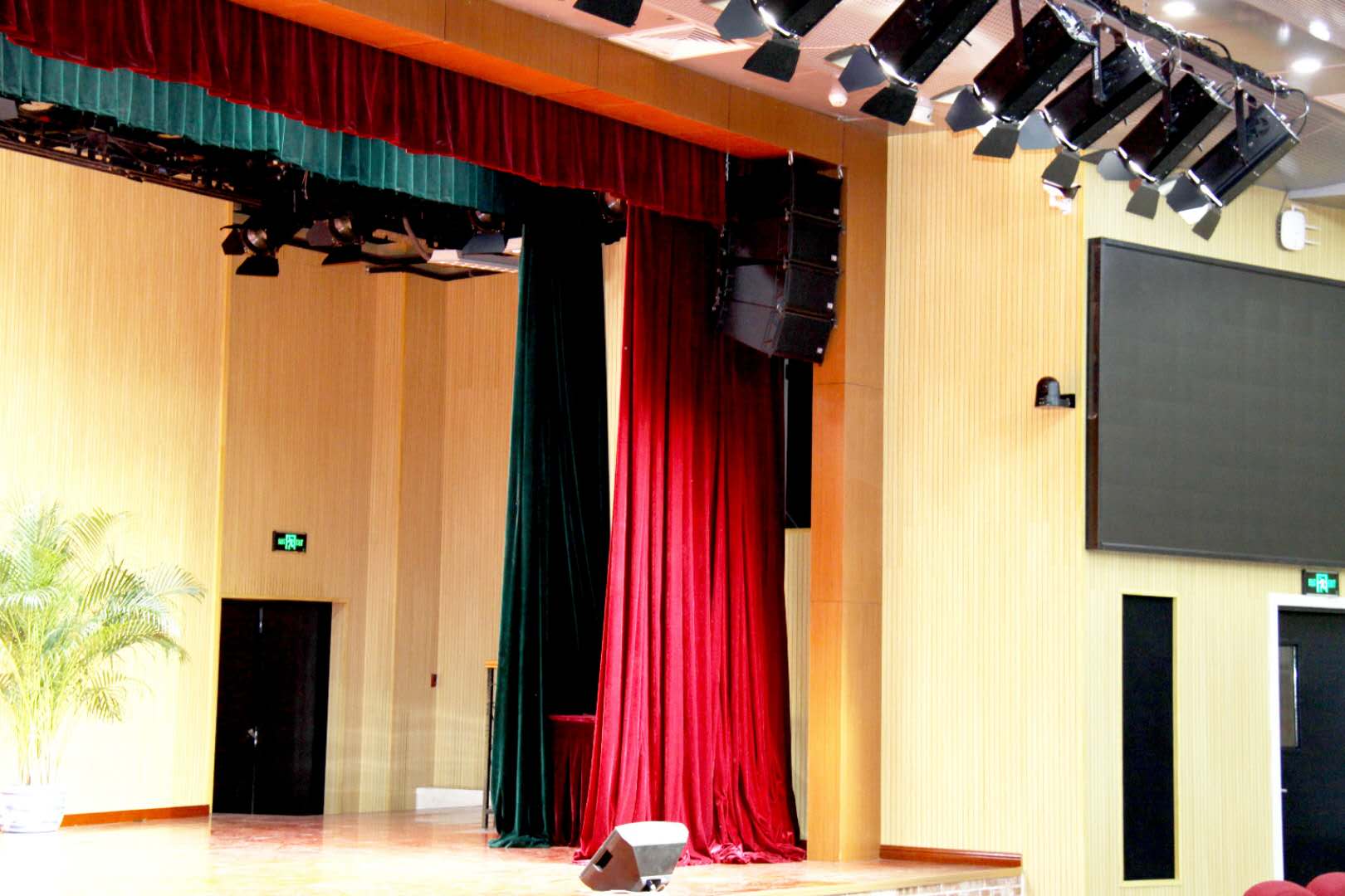 桃子视频污设备在舞台演出中的应用