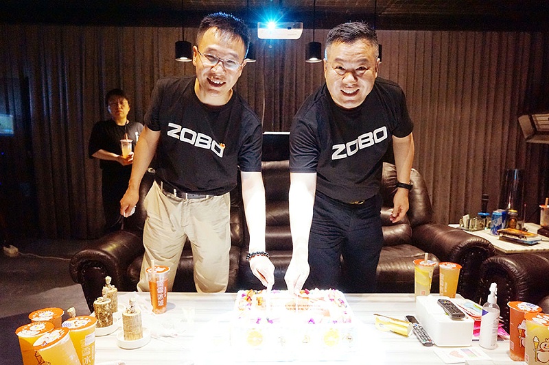 ZOBO桃子视频APP党支部组织“七一”党员集体政治生日会暨共同庆祝香港回归25周年