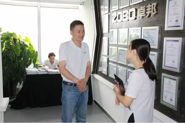 培训伙伴对桃子视频APP新品比较满意，与业务经理沟通