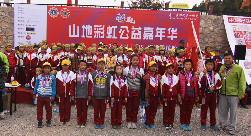 以爱之名，贴地疾行