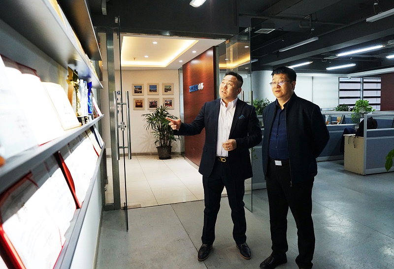 热烈欢迎中国演艺设备技术协会理事长等领导一行莅临ZOBO桃子视频APP调研指导