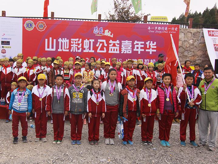 以爱之名，贴地疾行