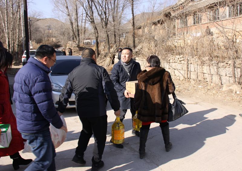 6爱照涞源，ZOBO桃子视频APP党支部寒冬送暖扶贫活动
