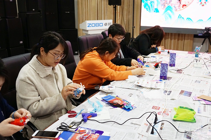 ZOBO桃子视频APP工会丨举办体验非遗之美-制作北京绢人的“女神节”活动