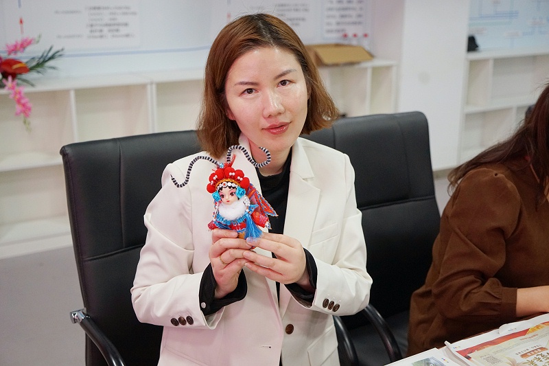 ZOBO桃子视频APP工会丨举办体验非遗之美-制作北京绢人的“女神节”活动