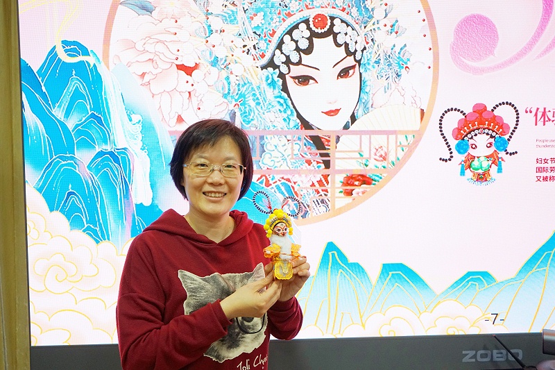 ZOBO桃子视频APP工会丨举办体验非遗之美-制作北京绢人的“女神节”活动